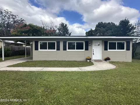 7649 Crest Dr N, Jacksonville, FL 32221