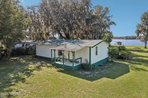 151 Faye St, Hawthorne, FL 32640