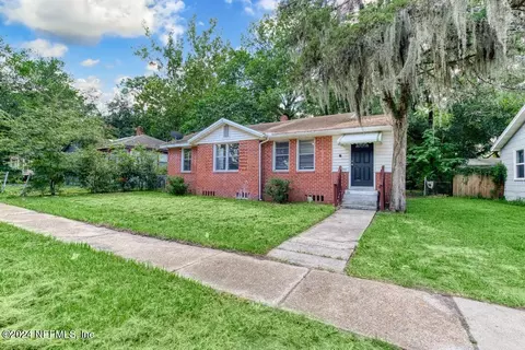 8116 Paul Jones Dr, Jacksonville, FL 32208