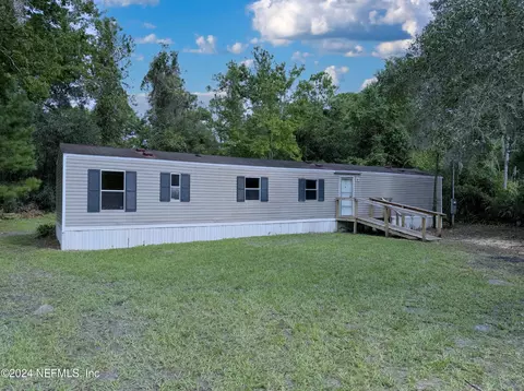 200 Amberjack St, Satsuma, FL 32189