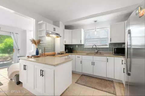 Kitchen - 152 Manresa Rd, Saint Augustine, FL 32084 photo 5 of 6