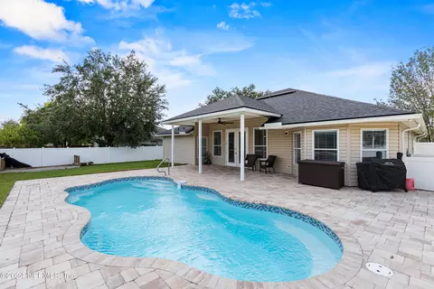 683 Martin Lakes Dr, Jacksonville, FL 32220