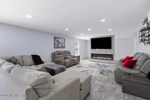 56082 Davis Rd, Callahan, FL 32011