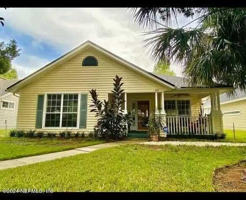 612 Paradise Ct, Atlantic Beach, FL 32233