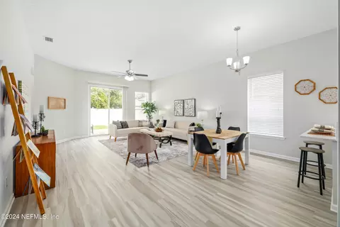 6213 Morse Oaks Cir, Jacksonville, FL 32244