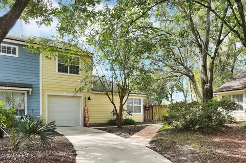 7706 Greenwich Ct W, Jacksonville, FL 32277