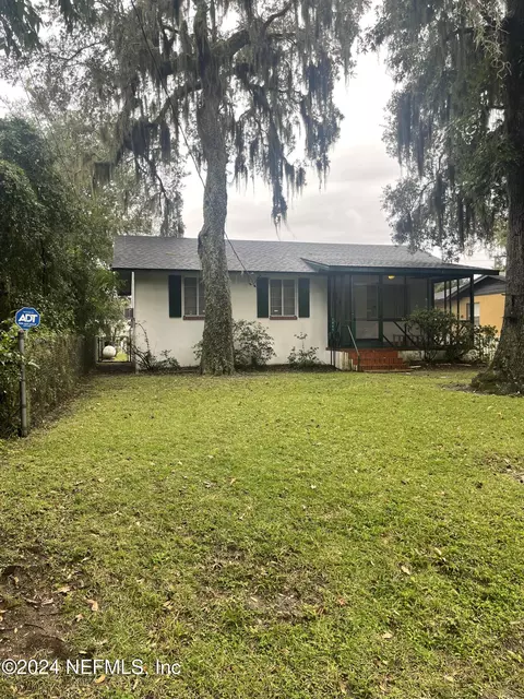7449 Laura St N, Jacksonville, FL 32208