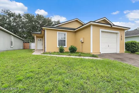 7989 Cherry Blossom Dr N, Jacksonville, FL 32216