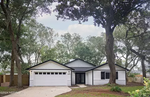 2275 Oak Forest Dr, Jacksonville Beach, FL 32250
