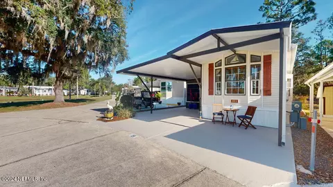 1074 Front St #9, Welaka, FL 32193