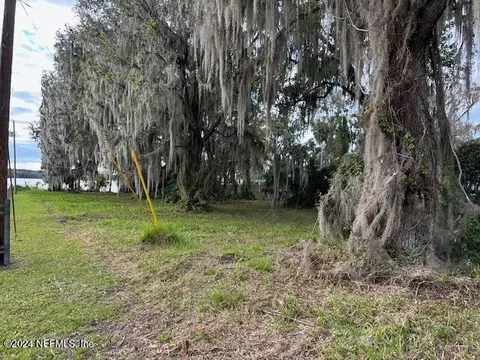 101 Red Barn Ln, Georgetown, FL 32139