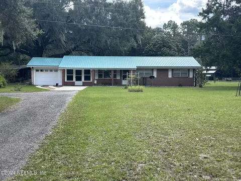4129 Silver Lake Dr, Palatka, FL 32177