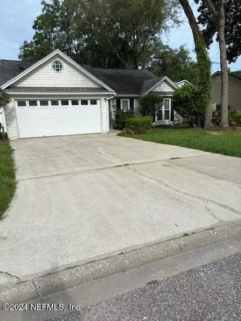 560 E Serenade Cir E, Jacksonville, FL 32225