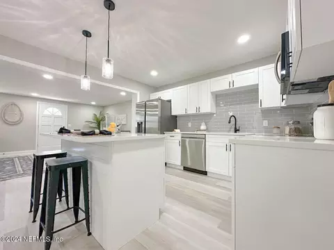 2915 Stonehurst Rd E, Jacksonville, FL 32277