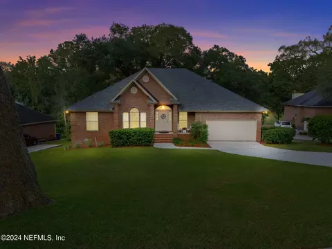 3686 Crimson Oaks Dr, Jacksonville, FL 32277