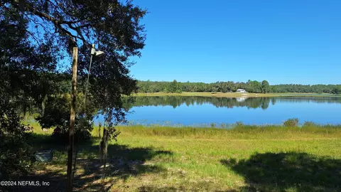 300 Macgill St, Interlachen, FL 32148