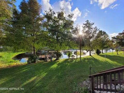 105 Nancy Ct, Crescent City, FL 32112