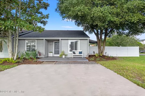 507 Aquatic Dr, Atlantic Beach, FL 32233