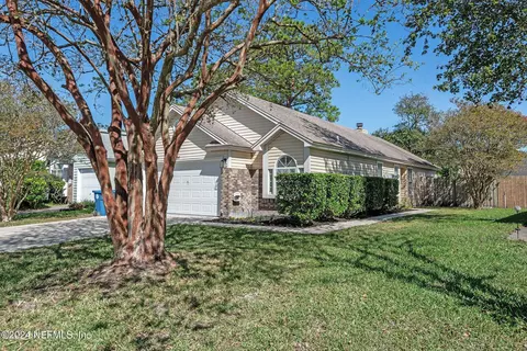 127 Naugatuck Dr, Jacksonville, FL 32225