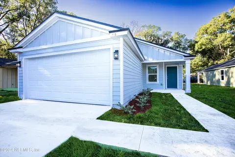 715 N Pine Ave, Green Cove Springs, FL 32043