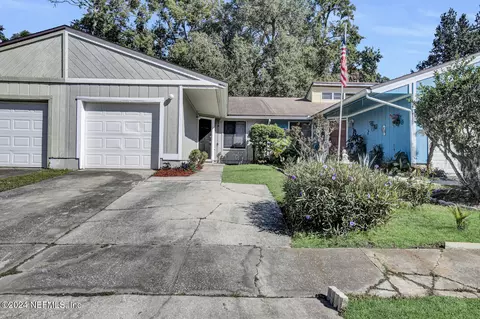 1369 Ellis Trace Dr W, Jacksonville, FL 32205
