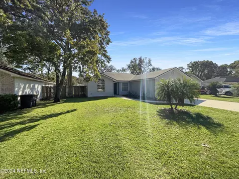 8037 Macinnes Dr E, Jacksonville, FL 32244