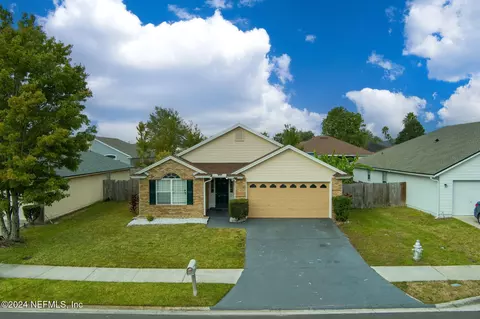 379 Summit Dr, Orange Park, FL 32073