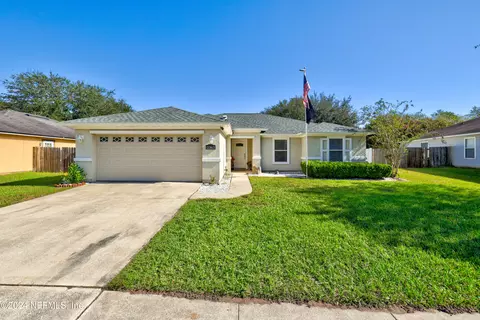 2363 Brian Lakes Dr E, Jacksonville, FL 32221