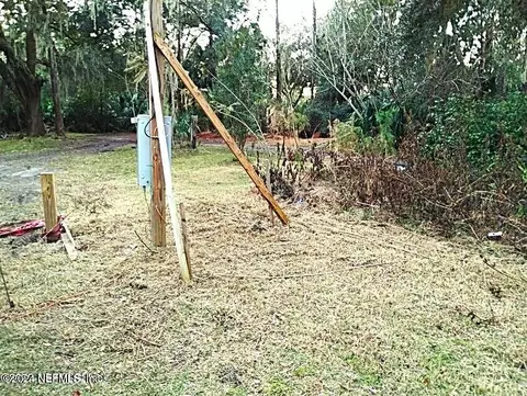 104 Riverside Ln, Palatka, FL 32177