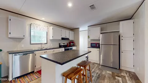 369 Lake Como Dr, Pomona Park, FL 32181