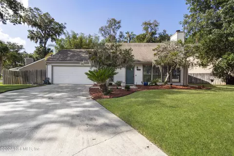 4844 Beacon Dr E, Jacksonville, FL 32225