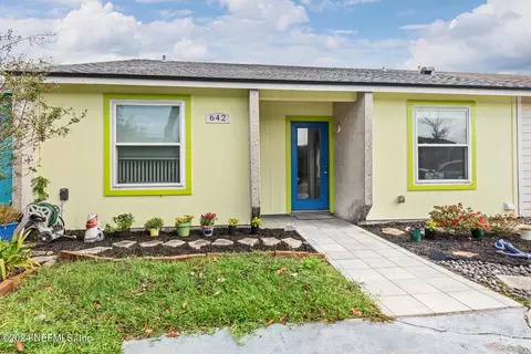 642 Aquatic Dr, Atlantic Beach, FL 32233
