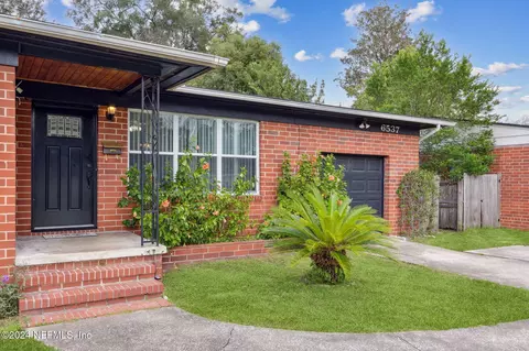 6537 Pine Summit Dr, Jacksonville, FL 32211