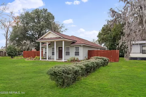 9872 Clinton Ave, Glen Saint Mary, FL 32040