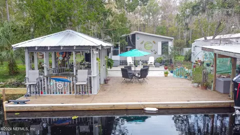 178 Waterway Ave, Satsuma, FL 32189