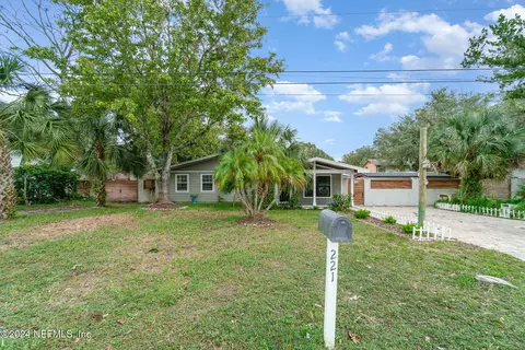 221 Jasmine Rd, Saint Augustine, FL 32086