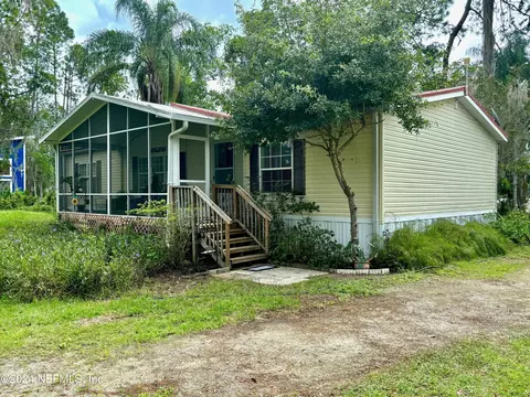 313 Riley Lake Dr, Hawthorne, FL 32640
