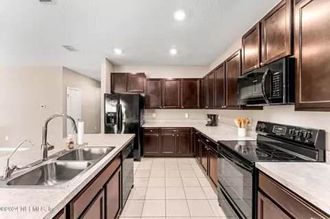10906 Ventnor Ave, Jacksonville, FL 32218