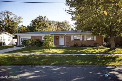 6306 Lenczyk Dr, Jacksonville, FL 32277