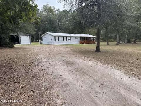 208 Tanner School Bus Rd, Florahome, FL 32140