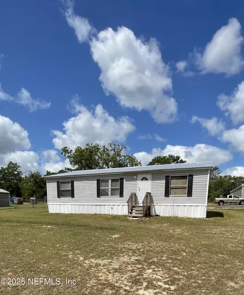 121 Keuka Rd, Interlachen, FL 32148