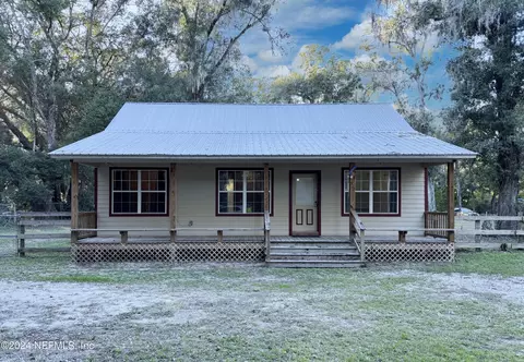 327 Keuka Lake Trl, Interlachen, FL 32148