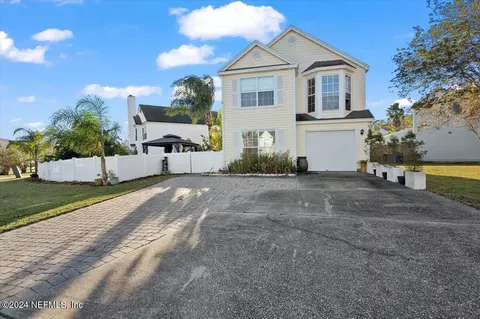 626 Staffordshire Dr E, Jacksonville, FL 32225