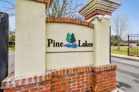 15713 Northside Dr E, Jacksonville, FL 32218