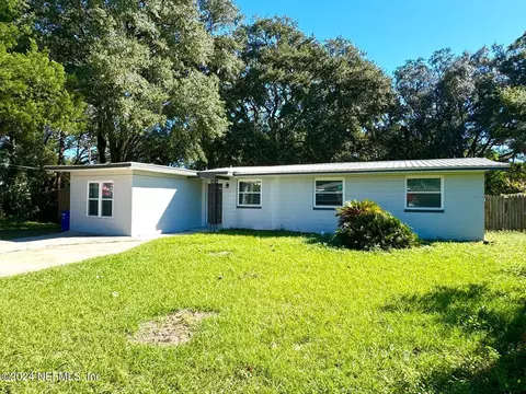 7462 Hielo Dr, Jacksonville, FL 32211