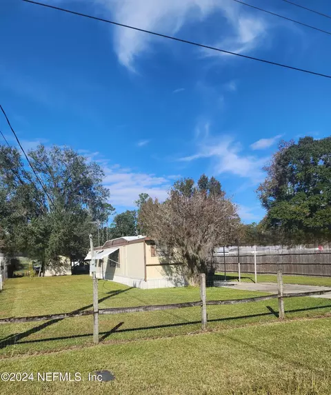 106 Edgewater Rd, Satsuma, FL 32189