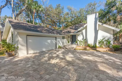 1895 Live Oak Ln, Atlantic Beach, FL 32233