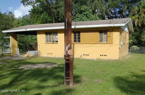 6945 Restlawn Dr, Jacksonville, FL 32208