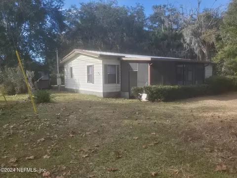 115 Lake Dr, Crescent City, FL 32112