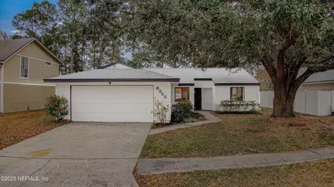 8355 Knotts Landing Dr E, Jacksonville, FL 32244